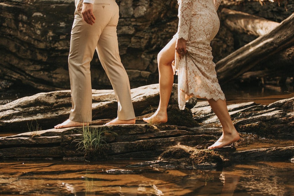 monica leavell photo linville gorge wilderness north carolina adventure elopement 011 detail photography of adventurous elopement.