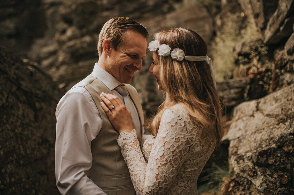 monica leavell photo linville gorge wilderness north carolina adventure elopement 015 Bride and groom boho wedding portraits.
