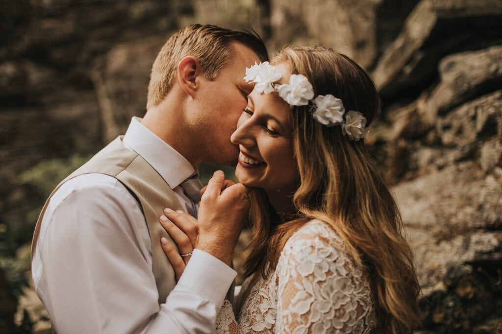 monica leavell photo linville gorge wilderness north carolina adventure elopement 017 elopement couple portraits