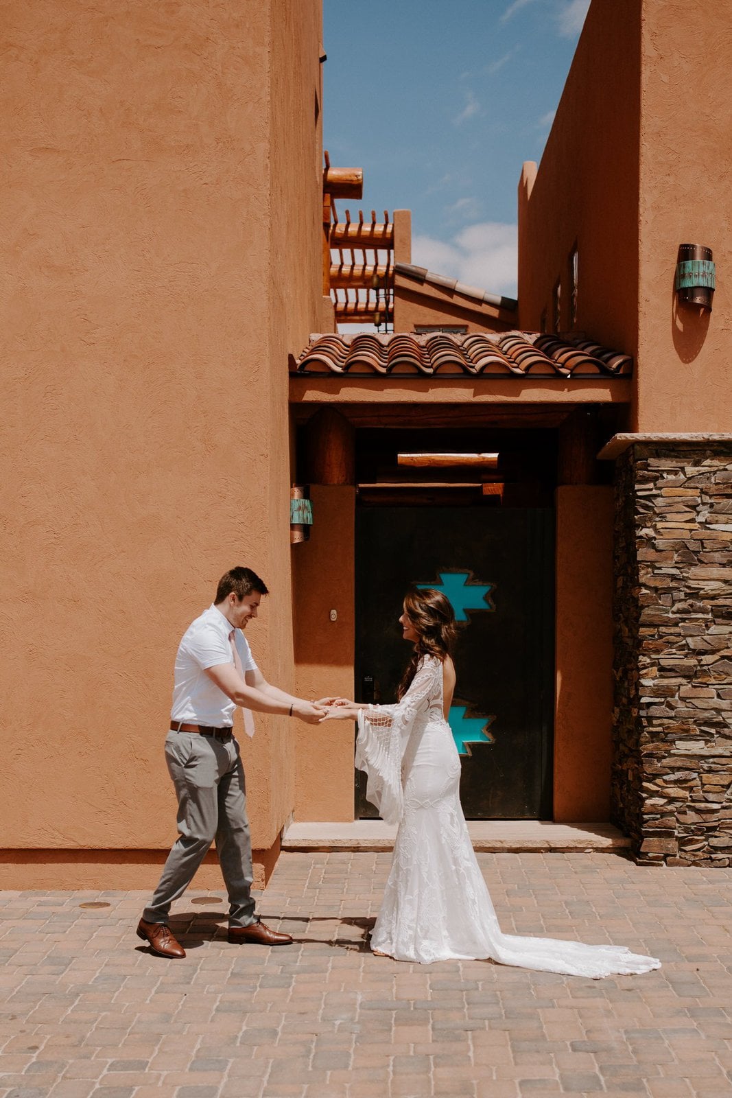 Savanna-Kaye-Horseshoe-Bend-Antelope-Canyon-Elopement_Arizona-2598 first look portraits.