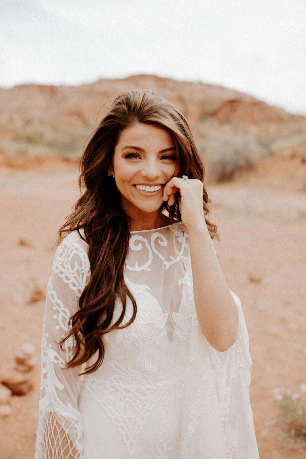 Savanna-Kaye-Horseshoe-Bend-Antelope-Canyon-Elopement_Arizona-3742 bridal portrait.