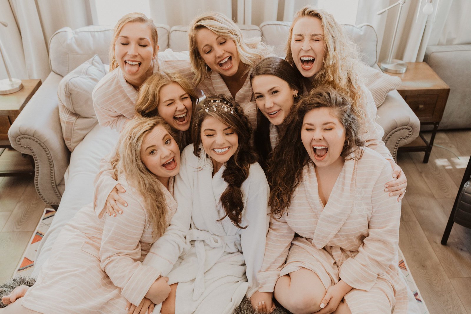 Savanna-Kaye-Horseshoe-Bend-Antelope-Canyon-Elopement_Arizona-5576 bride and her bridesmaids getting ready.