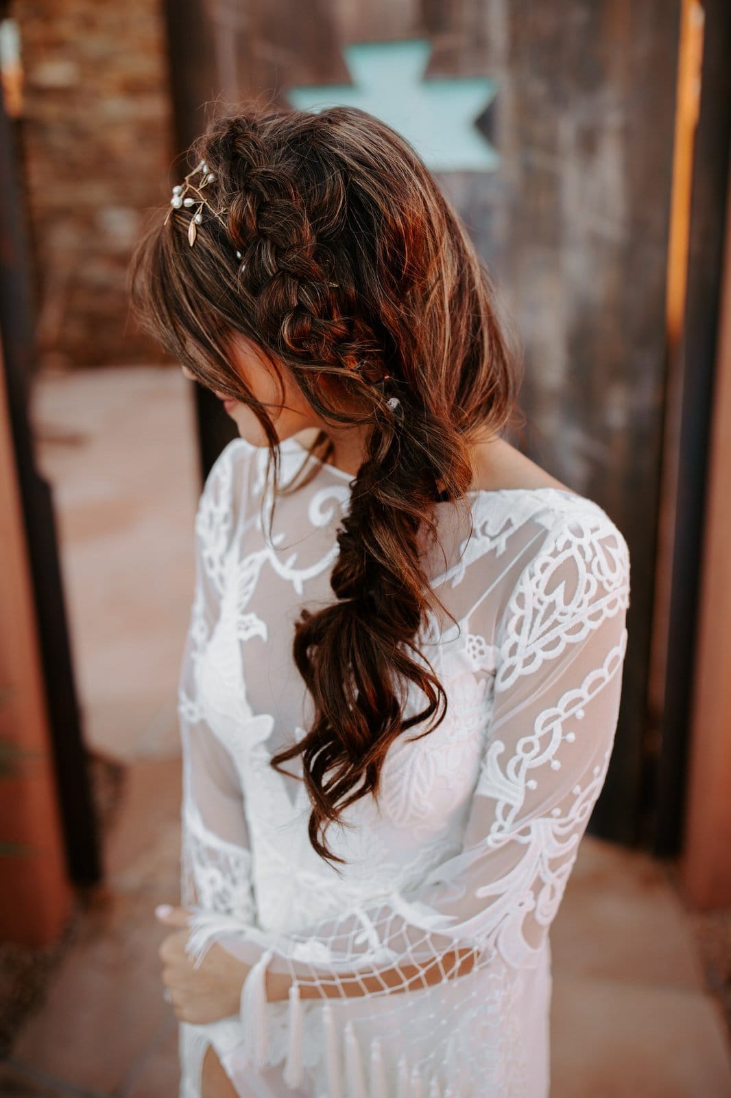 Savanna-Kaye-Horseshoe-Bend-Antelope-Canyon-Elopement_Arizona-5897 detail photography of bride getting ready.