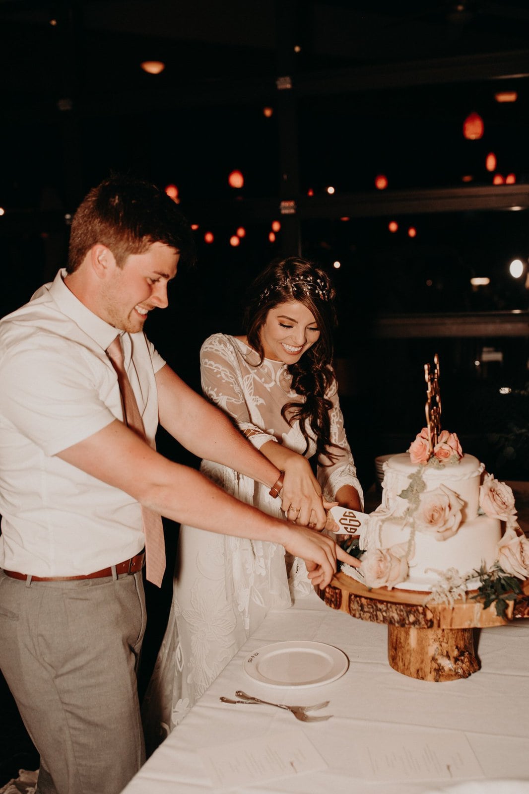 Savanna-Kaye-Horseshoe-Bend-Antelope-Canyon-Elopement_Arizona-7474 bride and groom cut their wedding cake.
