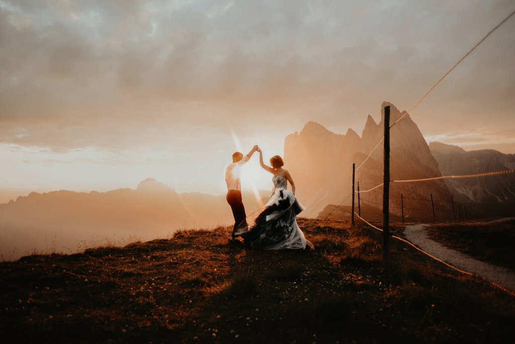 AmberSpits_www.amberspits.com_9.12.19. sunset dancing for bride and groom.