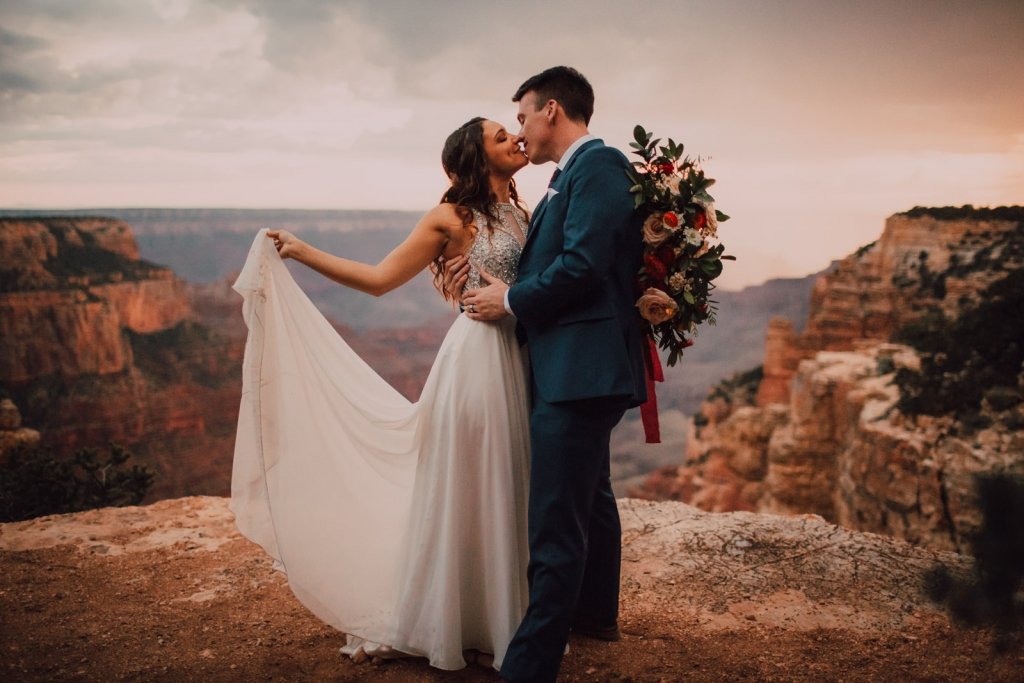 MarisahAkers_www.RissandStevenPhotography.com_7.26.19-1 first dance kiss.