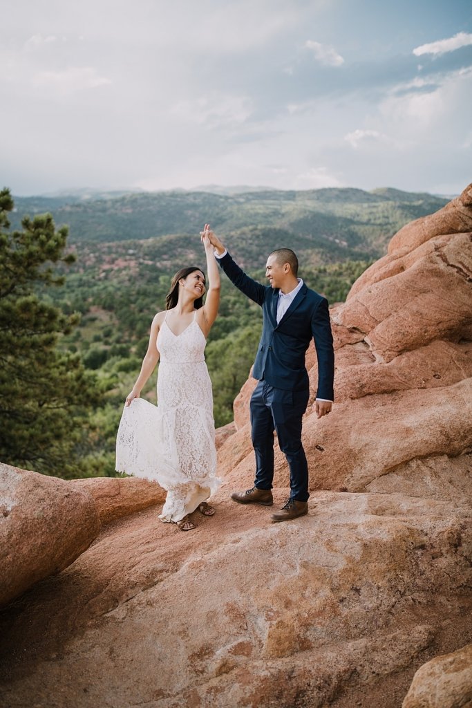 micahemily_www.andtwoweretamed.com_8.31.19 first dance between couple