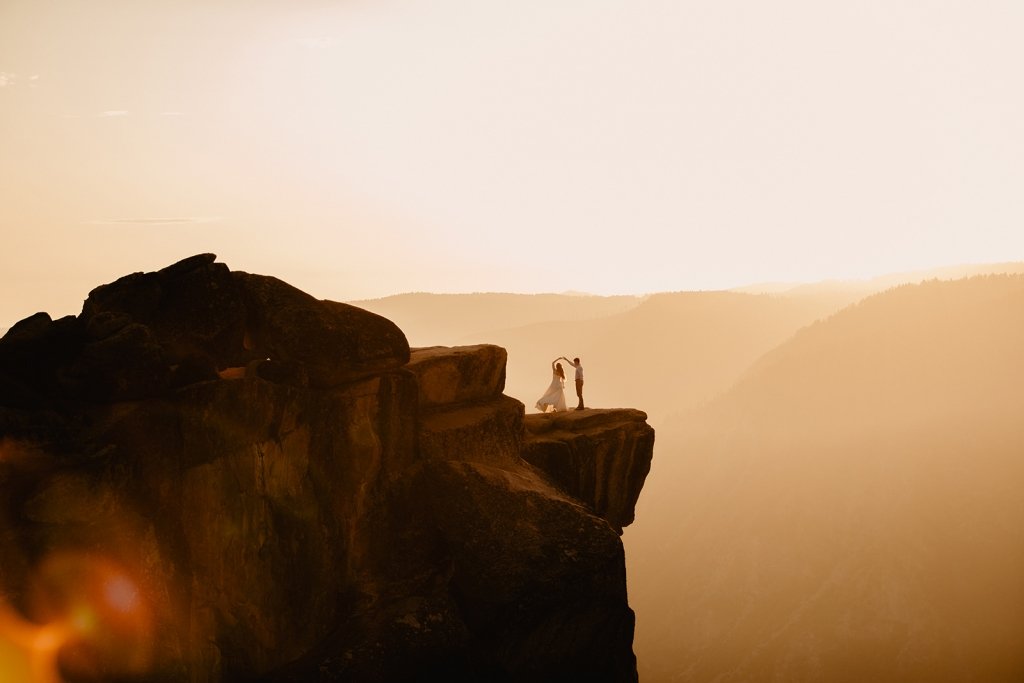 ruslan_www.pastushak.com_8.7.19 Bride and groom's first dance on a mountain.