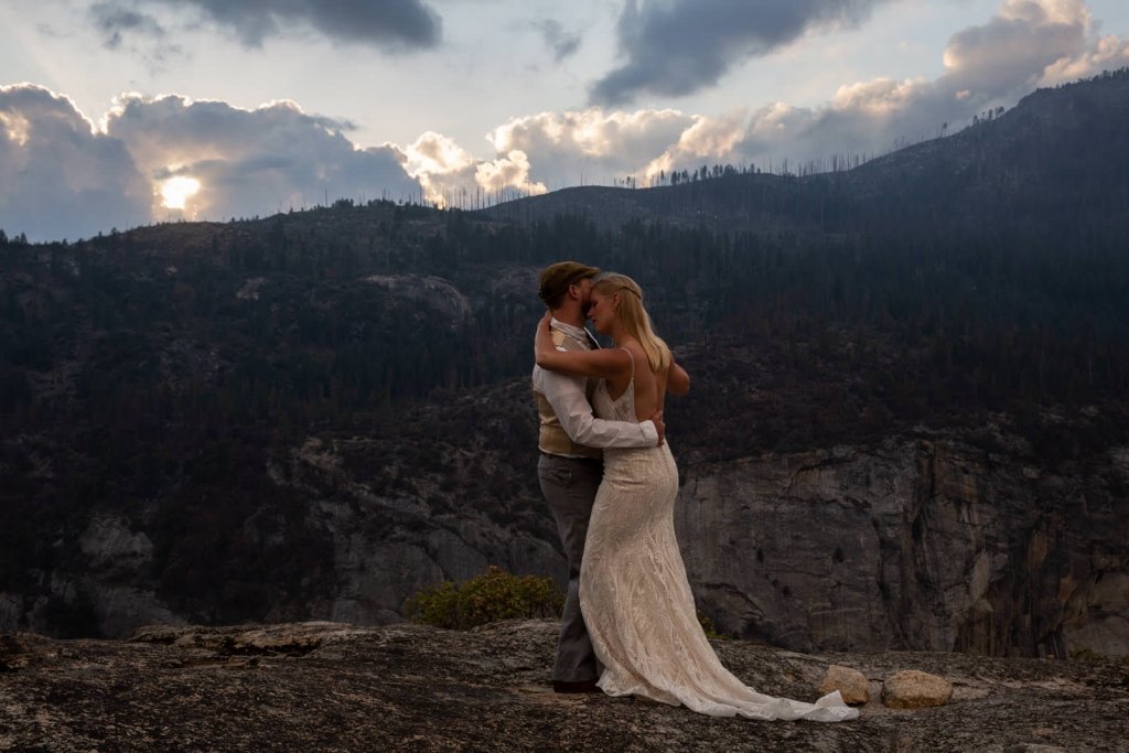 scenic-vows-elopement-first-dance Bride and groom dancing on the mountain.