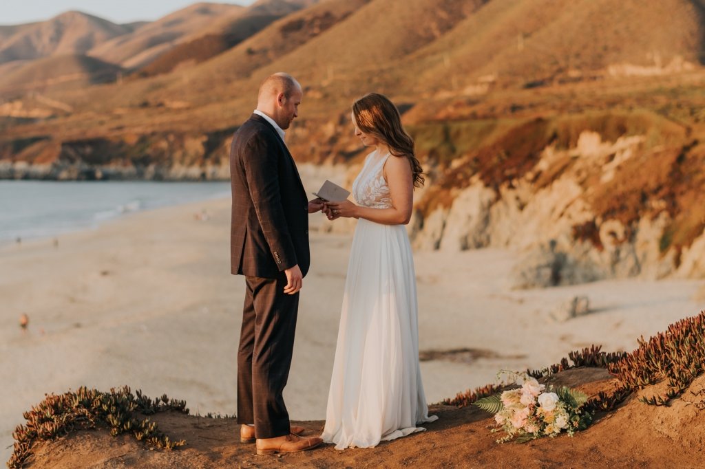bride says vows in Big Sur
