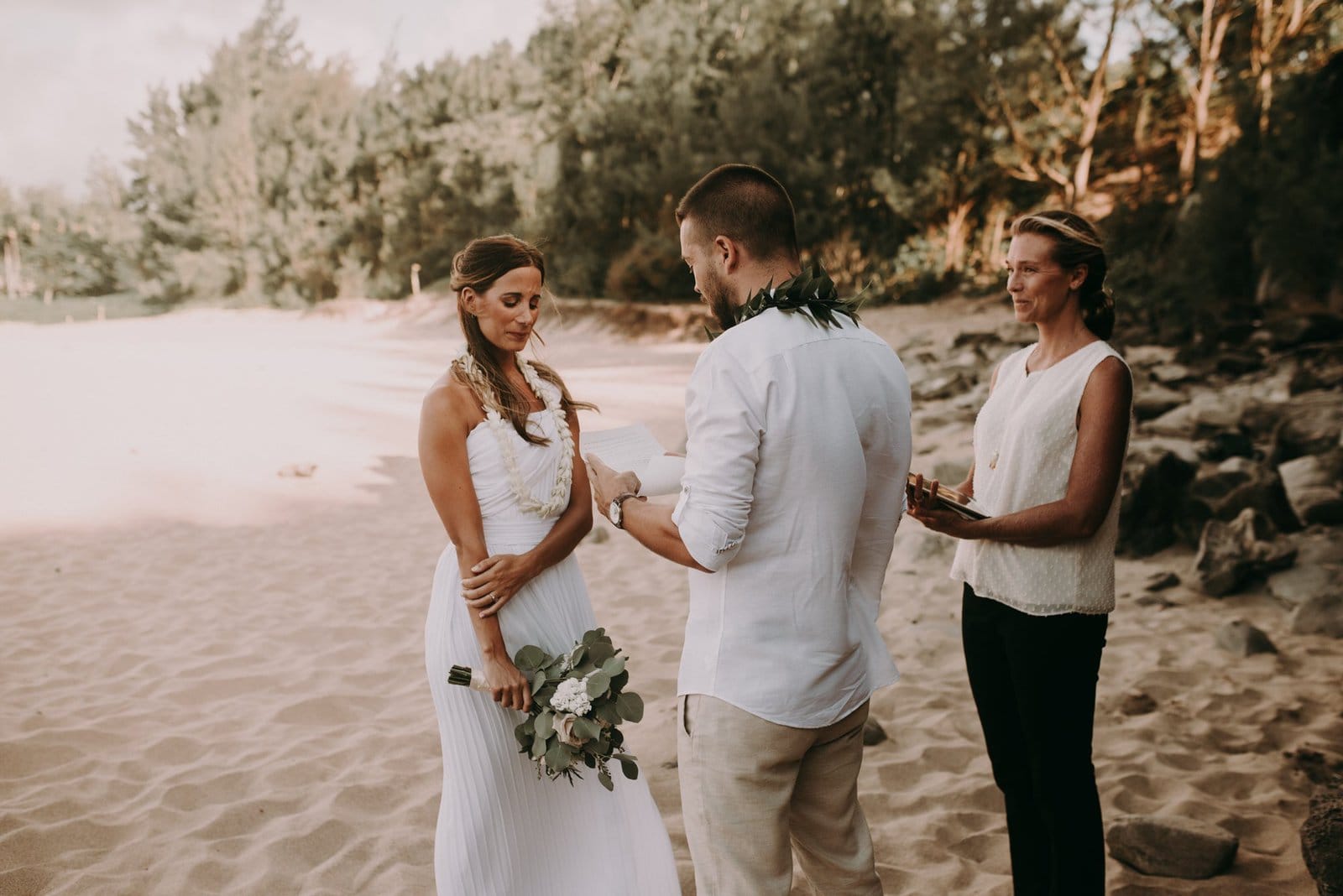 maui wedding photography-24 groom exchanging vows