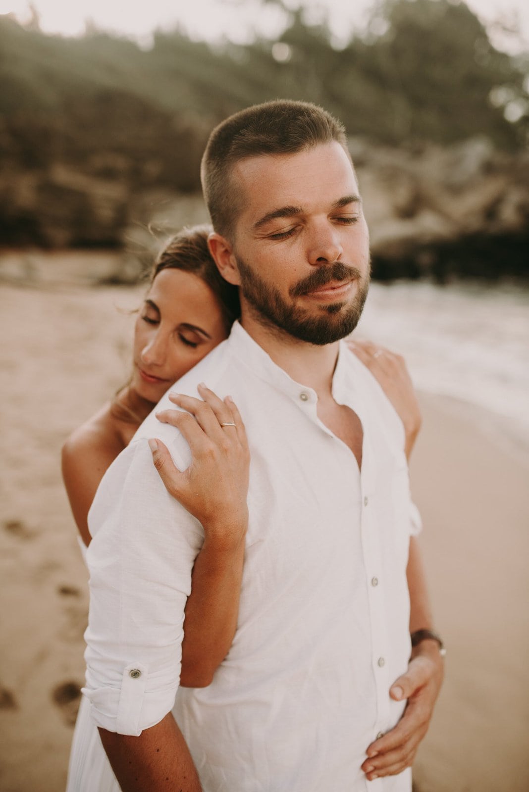 maui wedding photography-41 bride hugging groom