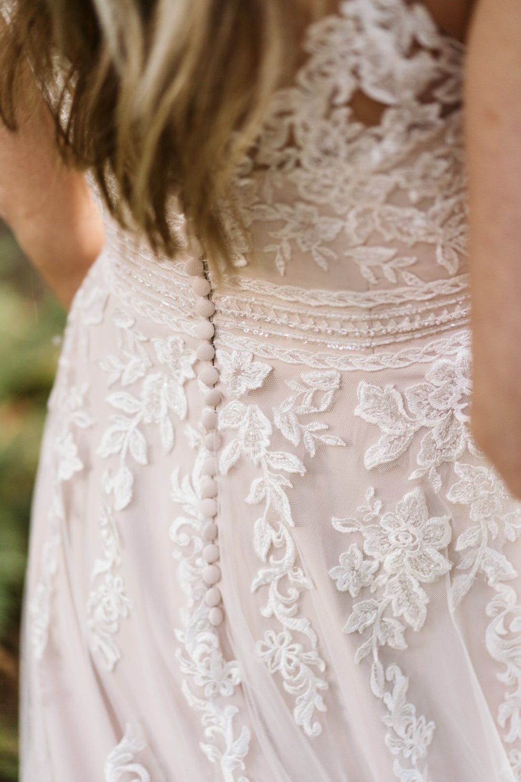 Essence of Australia | Q1 2020 Essense of Australia D2782 back buttons