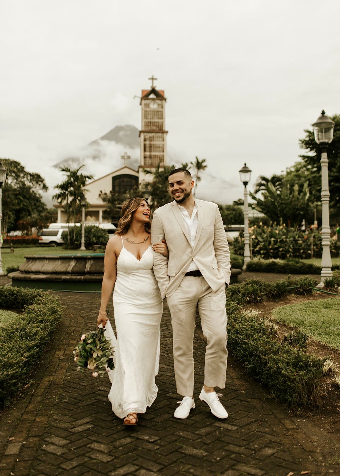 Jamie & Joey la fortuna wedding