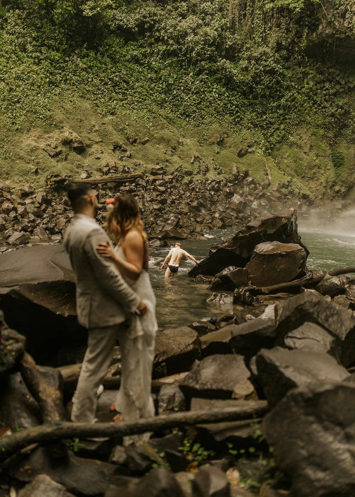 Jamie & Joey bride and groom in costa rica
