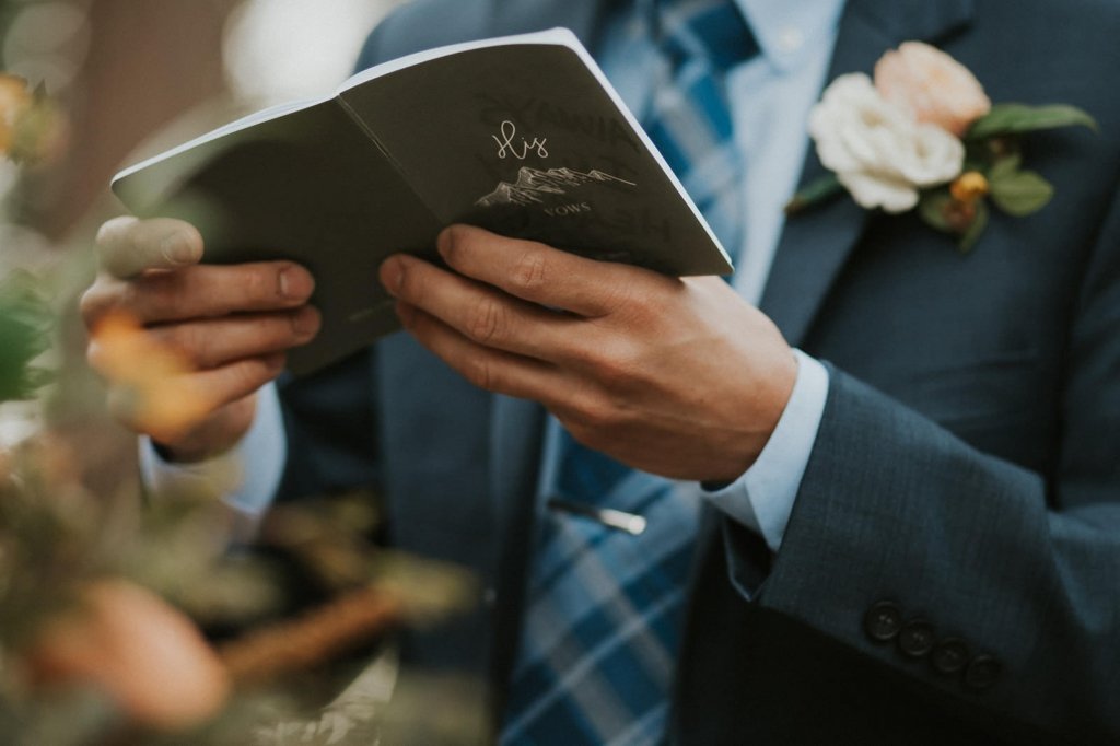 groom reading vows
