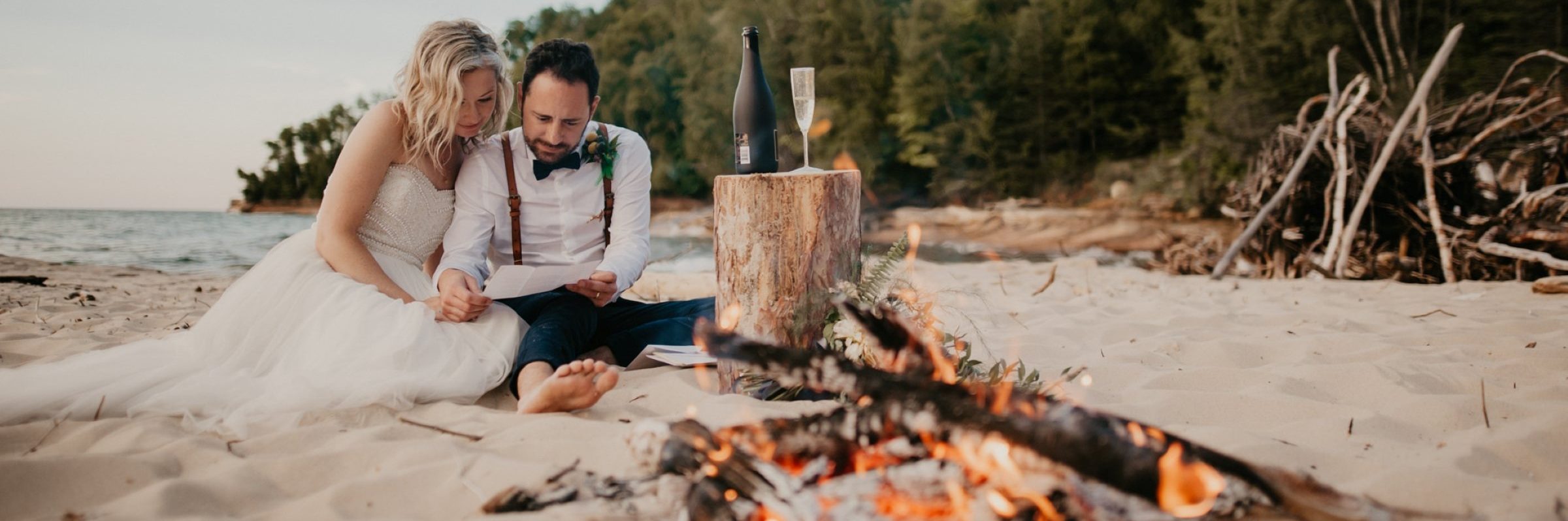 pictured rocks elopement by the beach