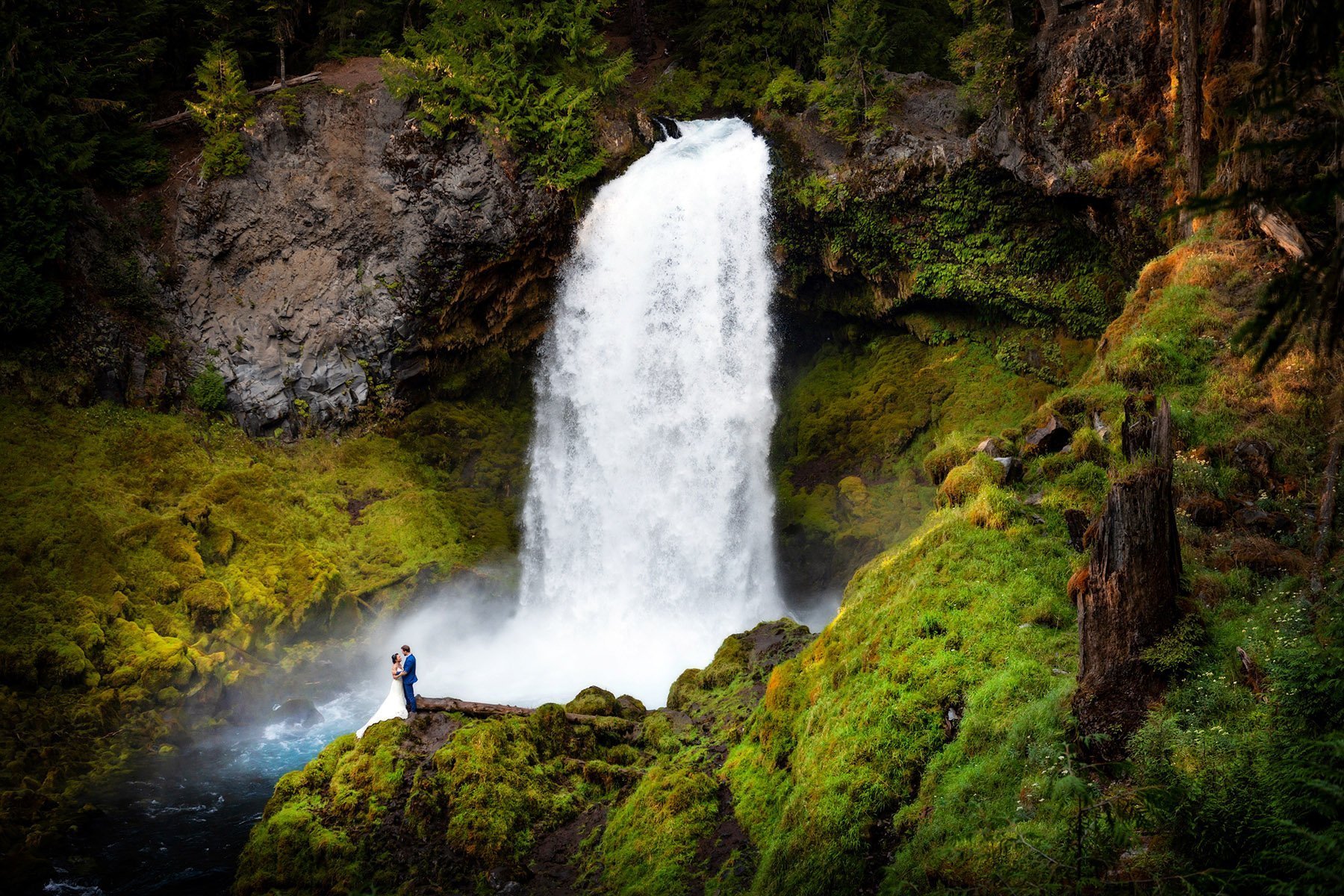 Elope Adventurously (by Aralani Photography)