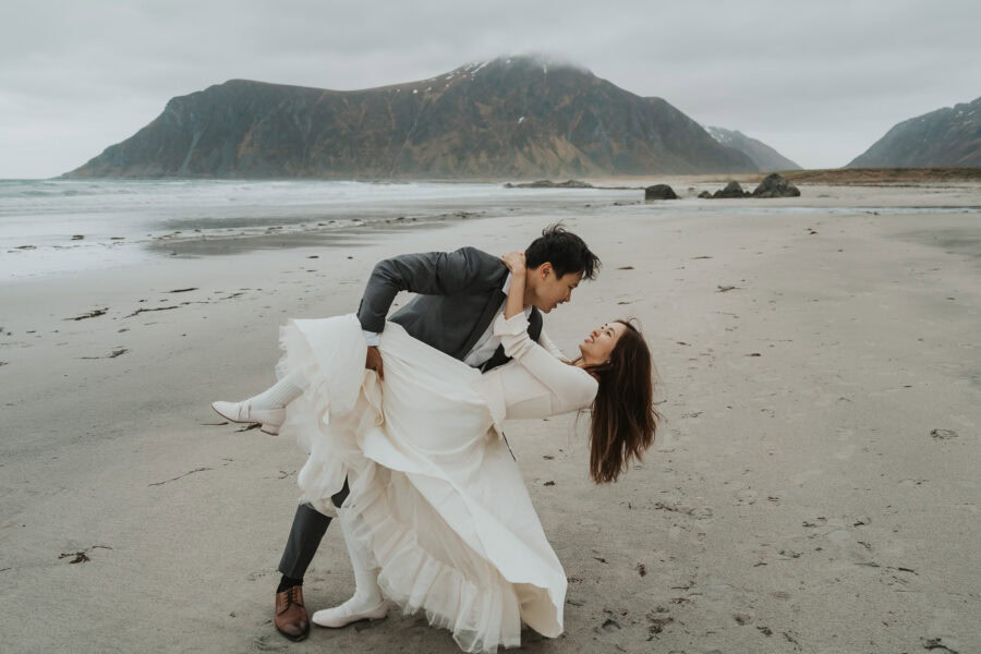 Elopement couple on a rainy beach in Lofoten