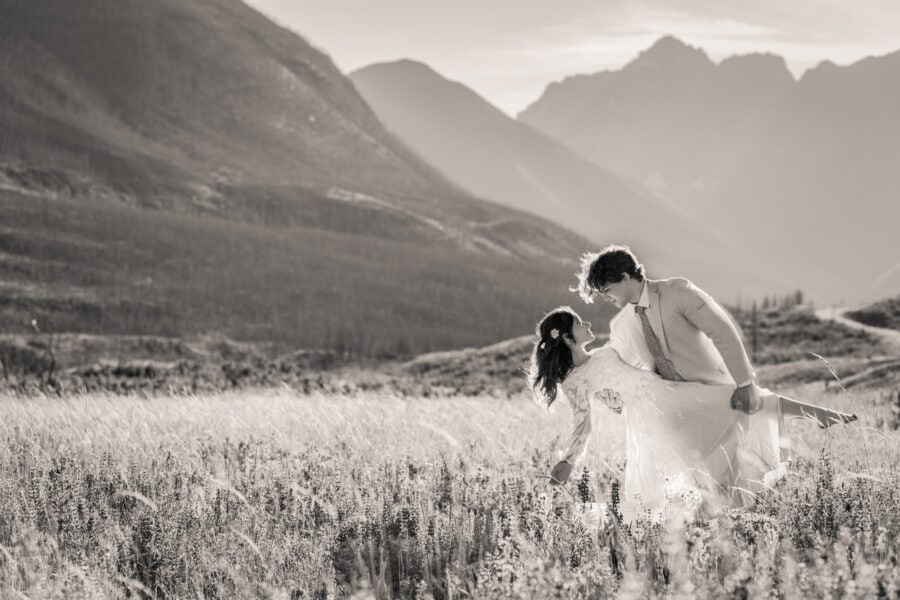 We photograph elopement in south Alberta.