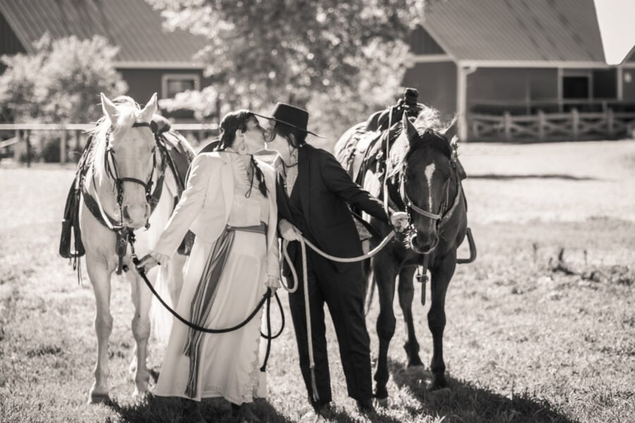 We photograph elopement with western style, with horses! 