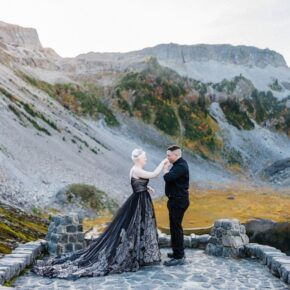 Romantasy in the Mountains: An Small Group Adventure in Washington